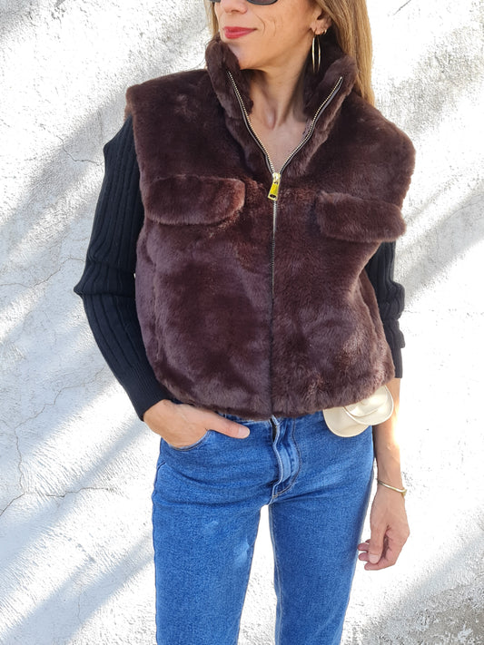 CHAQUETA PIEL SIN MANGAS CAFE OSCURO.