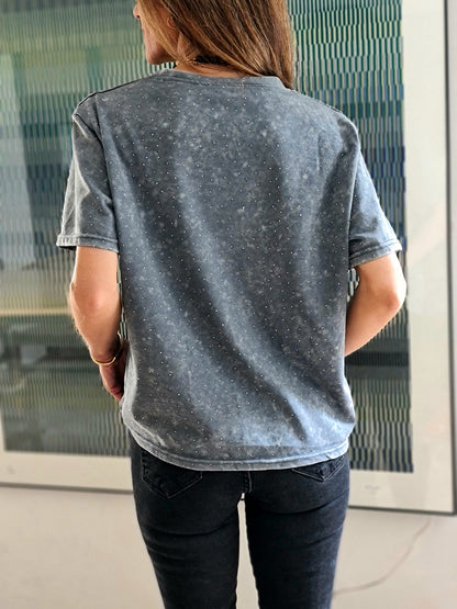 POLERA TACHITAS GRIS CLARA .