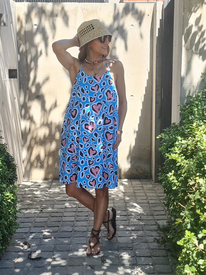 VESTIDO CORAZONES CELESTE -35% DCTO.