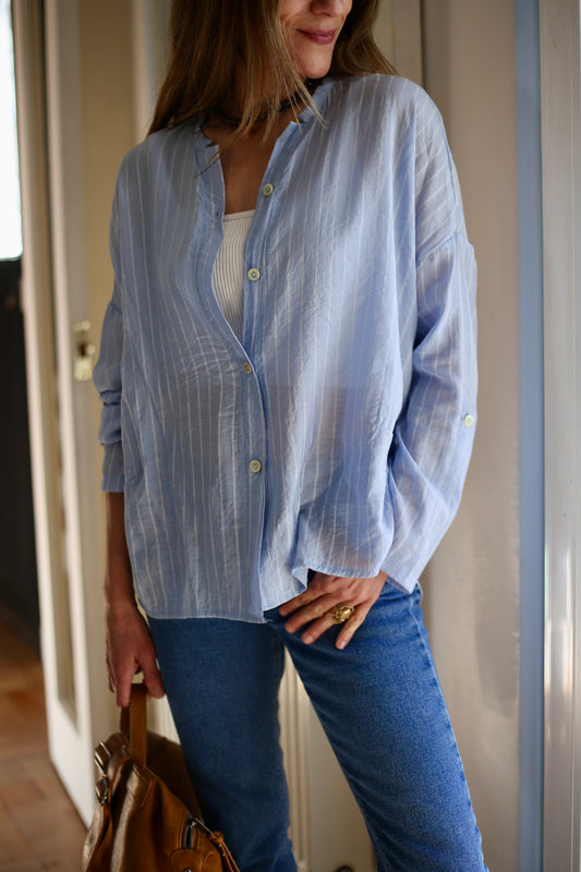 BLUSA SARITA RAYAS CELESTE.