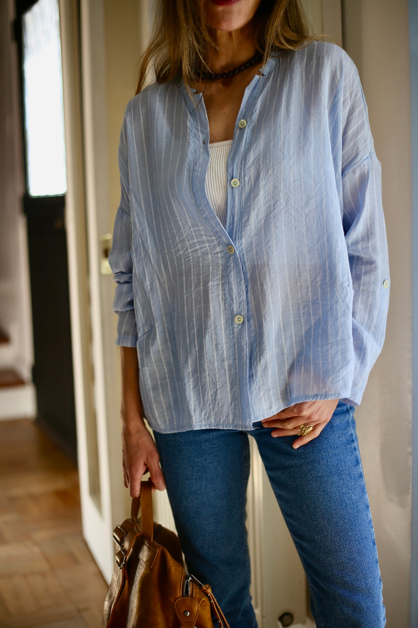 BLUSA SARITA RAYAS CELESTE.