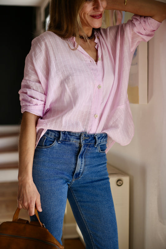 BLUSA SARITA RAYAS ROSADA.