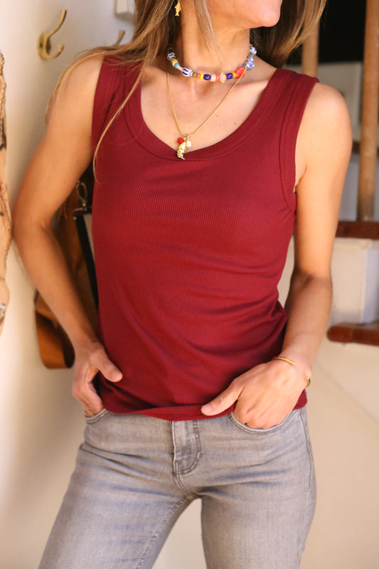 POLERA MUSCULOSA BURDEO.