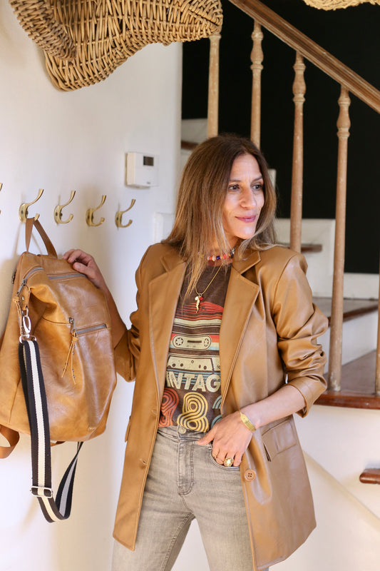 BLAZER ECO CUERO CAMEL -30% DE DCTO.