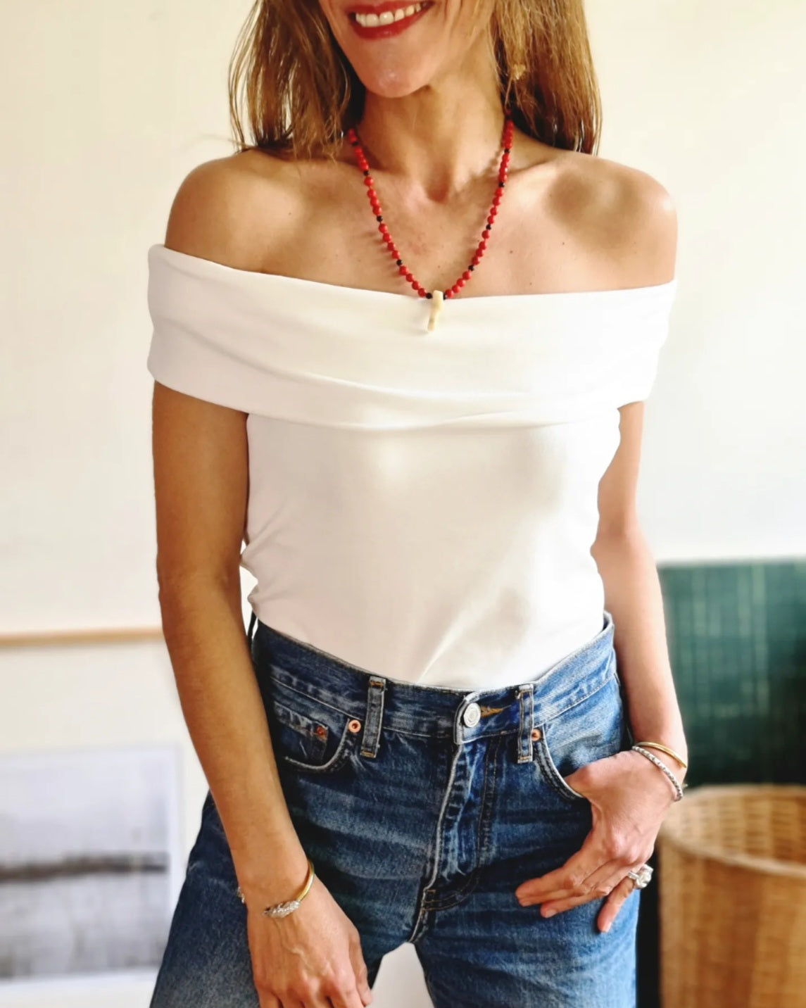 Polera Hombros Caidos Blanca. - Quemepongotienda