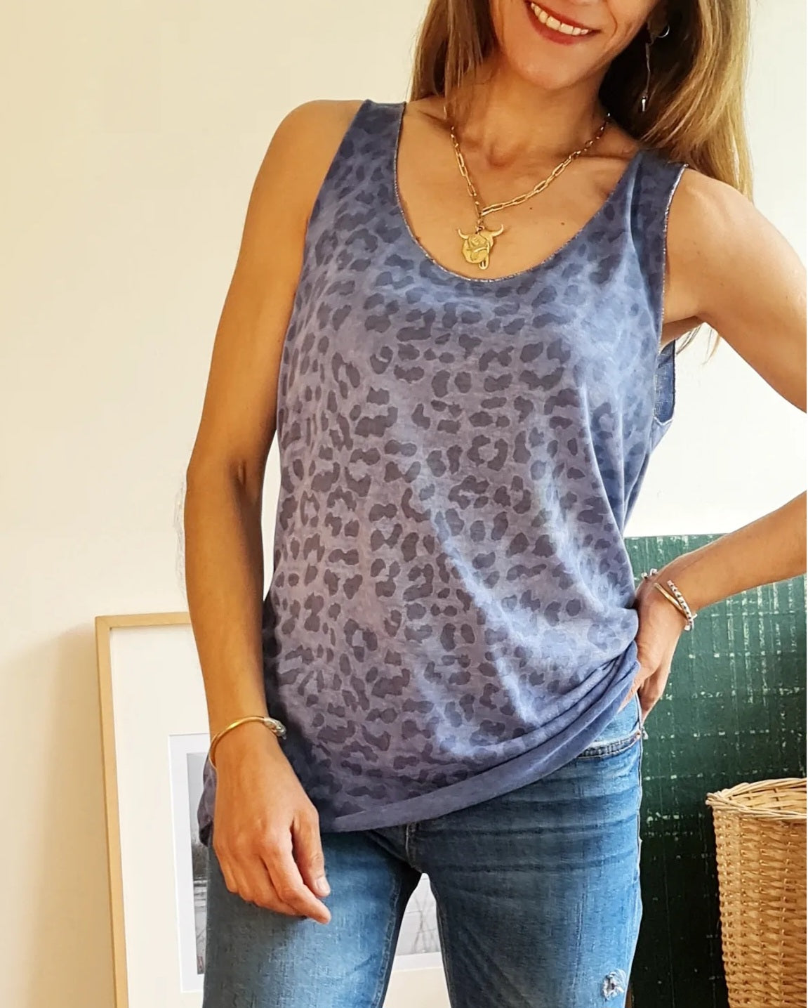 POLERA PRINT AZUL DESGASTADA -20% DE DCTO.