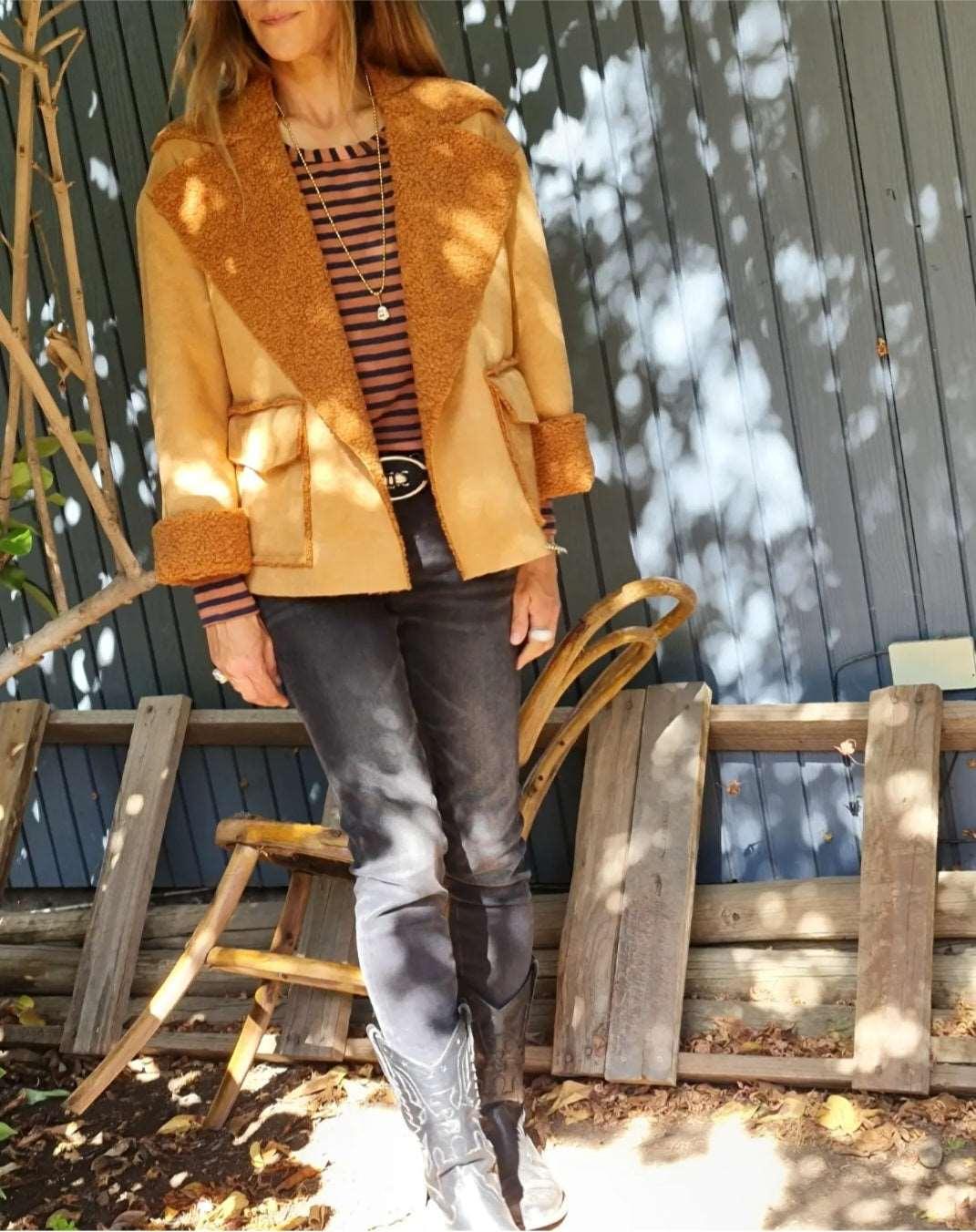 Chaqueta Gamuza Chiporro Camel 15% de Dto - Queme Pongo Tienda