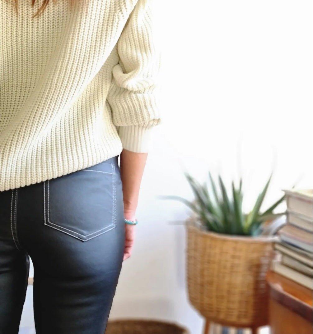 PANTALON COSTURAS NEGRO -10% DE DCTO. - Quemepongo